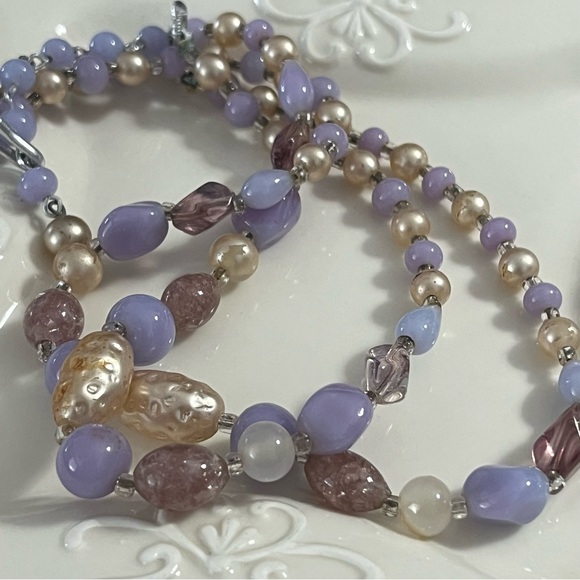 Lot of 16 Vintage Mixed Jewelry Items Purple/Blue/Grey Glass Stones Acrylic Etc - Picture 13 of 17